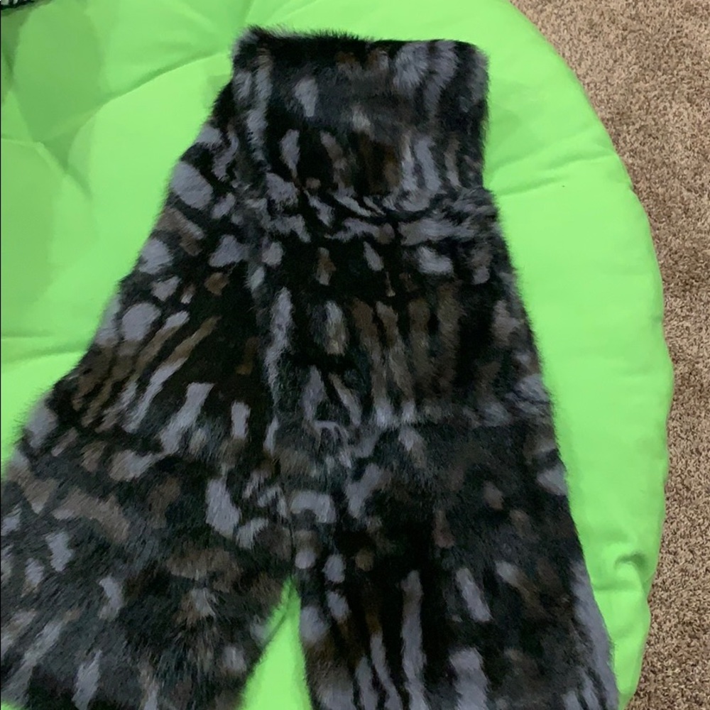 NWOT Burberry rabbit fur scarf